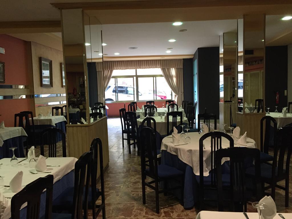 Hotel Restaurante Derby Carballino Bagian luar foto