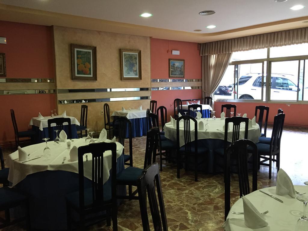 Hotel Restaurante Derby Carballino Bagian luar foto