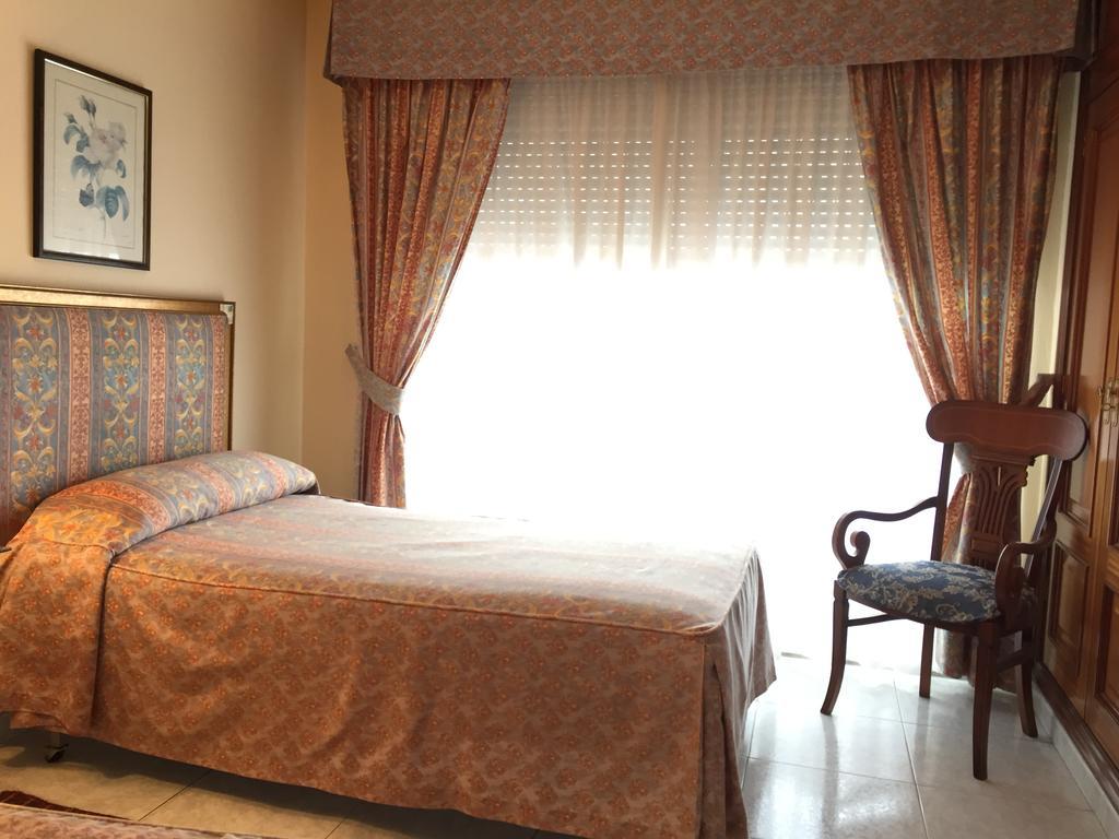 Hotel Restaurante Derby Carballino Bagian luar foto