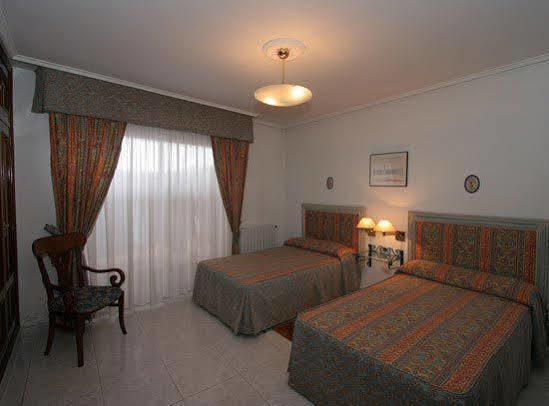 Hotel Restaurante Derby Carballino Bagian luar foto