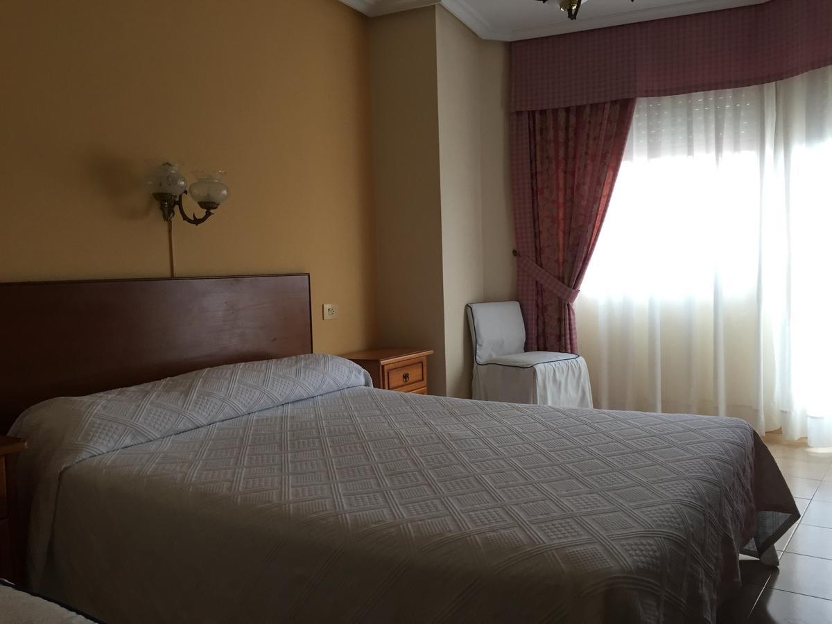 Hotel Restaurante Derby Carballino Bagian luar foto