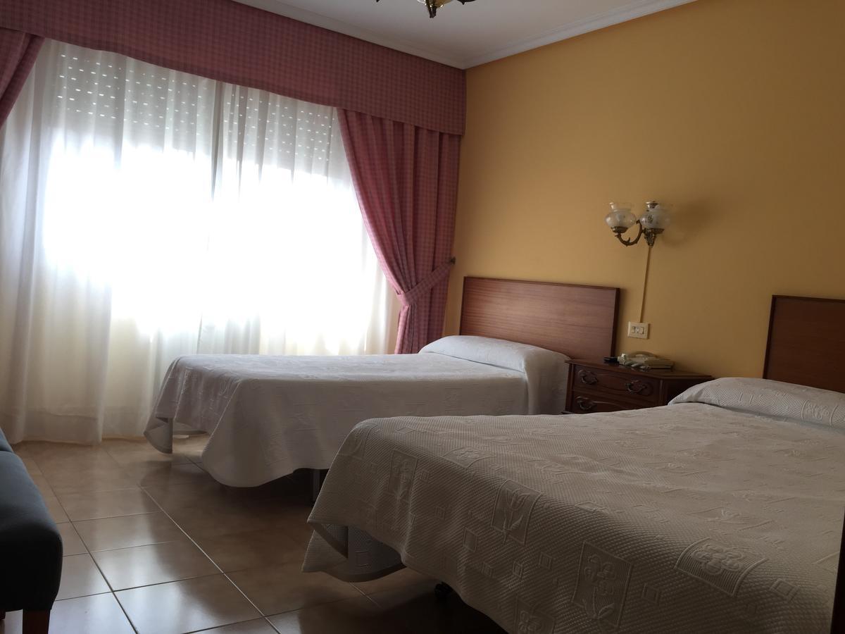 Hotel Restaurante Derby Carballino Bagian luar foto