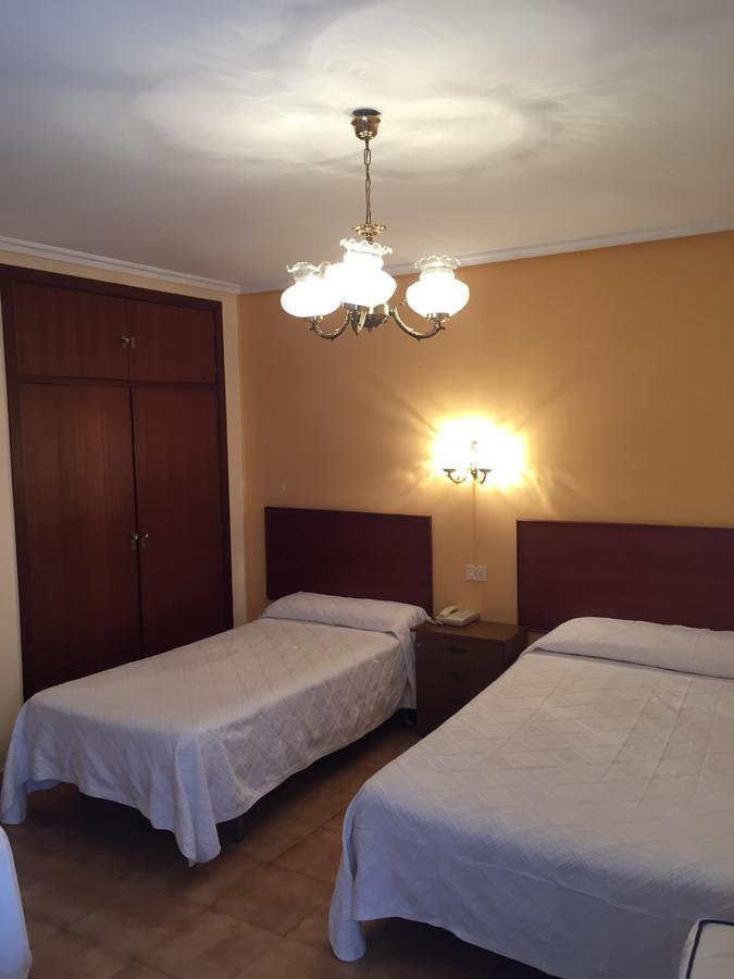 Hotel Restaurante Derby Carballino Bagian luar foto