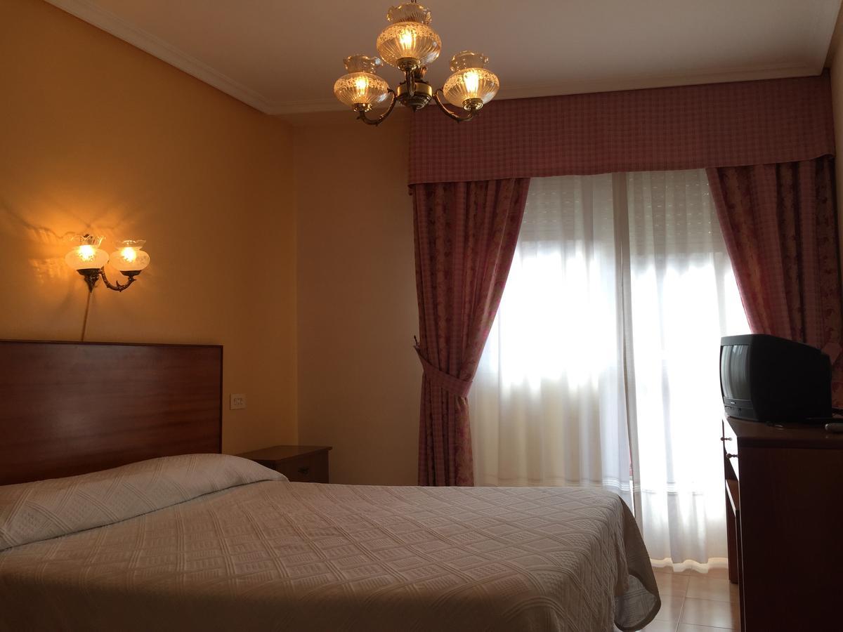 Hotel Restaurante Derby Carballino Bagian luar foto